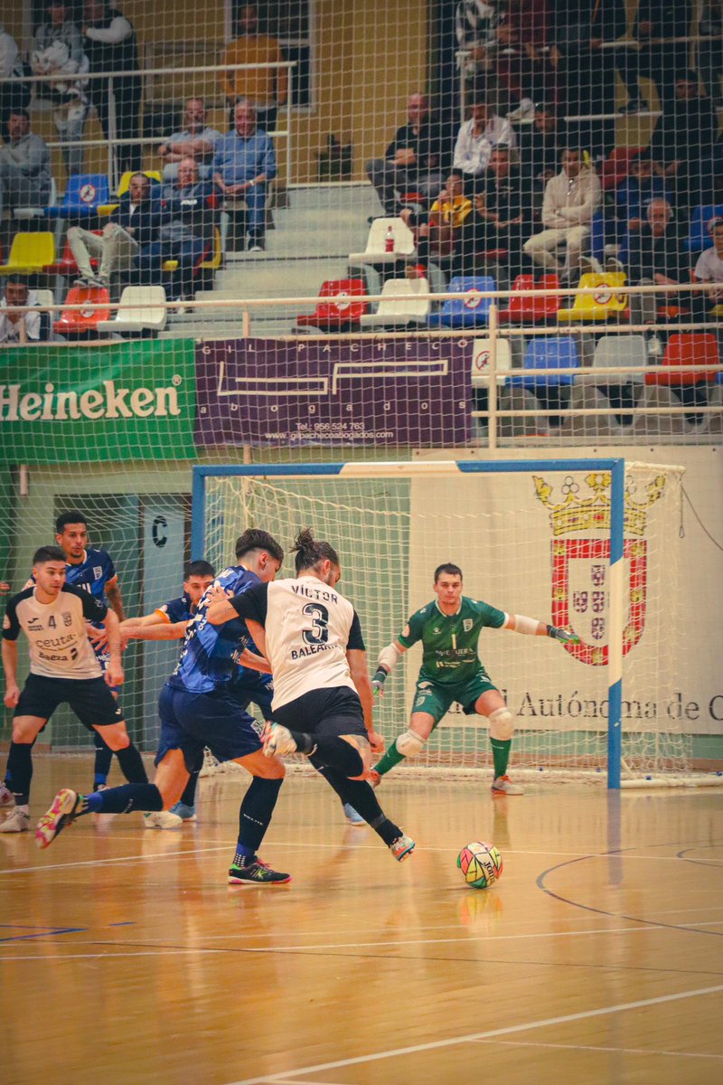 🏆Jornada 11
🗓2/12/23
🏟 Pabellón La Granja
⌚️19:00
🆚<a href="/ColoColoZaragoz/">Colo Colo Zaragoza</a> 
📺 Aragón TV 
⚫️⚪️💪🏻🍍
#vikings  #equipo #futsal #ceuta #humildad #trabajo #exigencia #compromiso #orgullo #caracter #disciplina