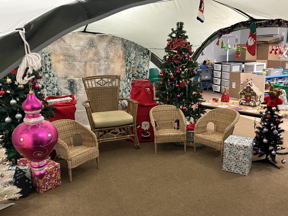 The grottos are all set up and ready to welcome a very special guest 🎅#christmas #schoolinslough #claycotschristmascountdown