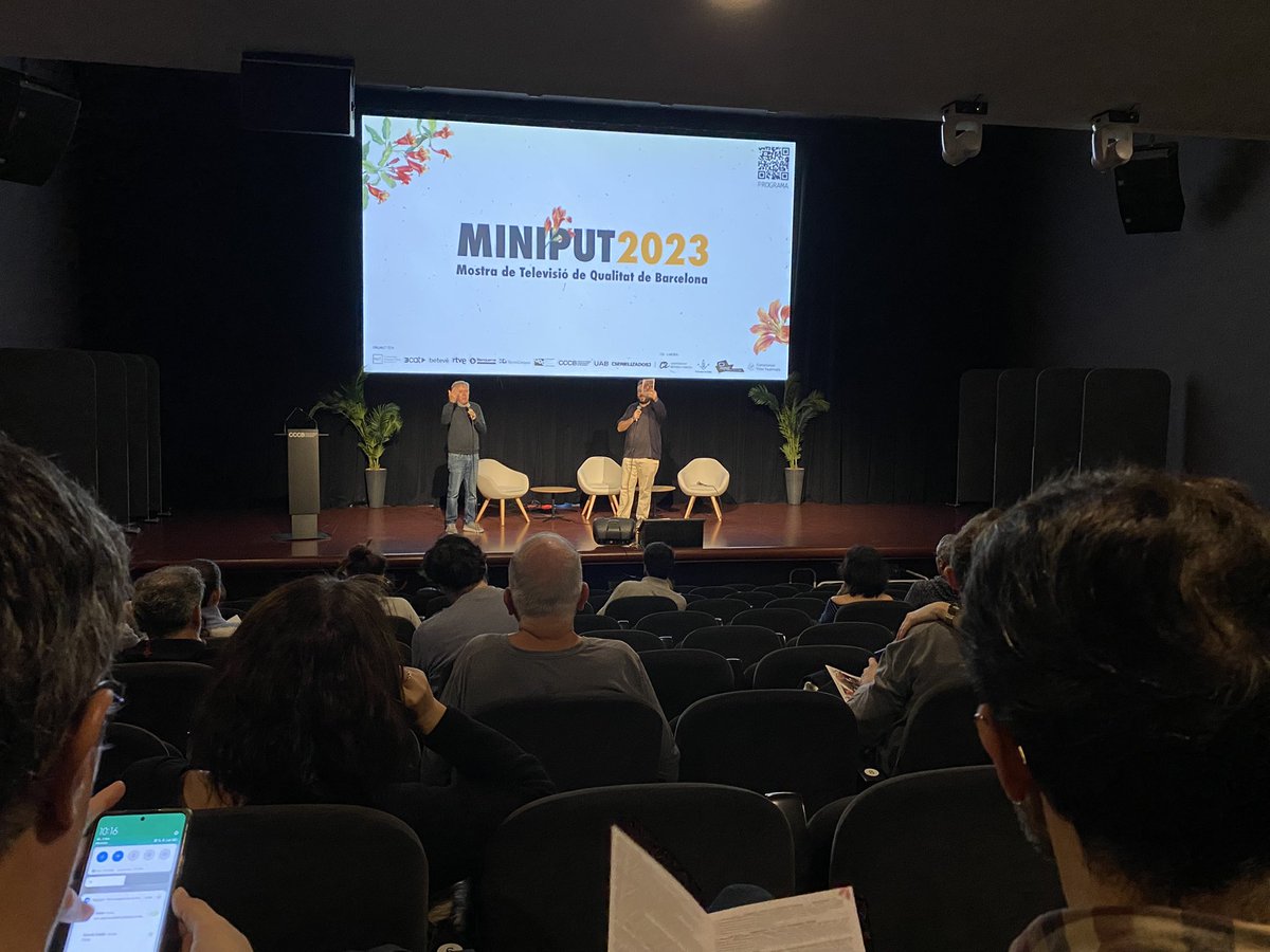 MINIPUTBCN's tweet photo. 🙌🏽 @Pacoescribano coordinador de l’Input i @vsalaf donen la benvinguda a la 29a edició del #MINIPUT2023
📺 Comencem amb la Mostra de Televisió de Qualitat!
Fins les 22h al @cececebe https://t.co/lDTIPQfAVw