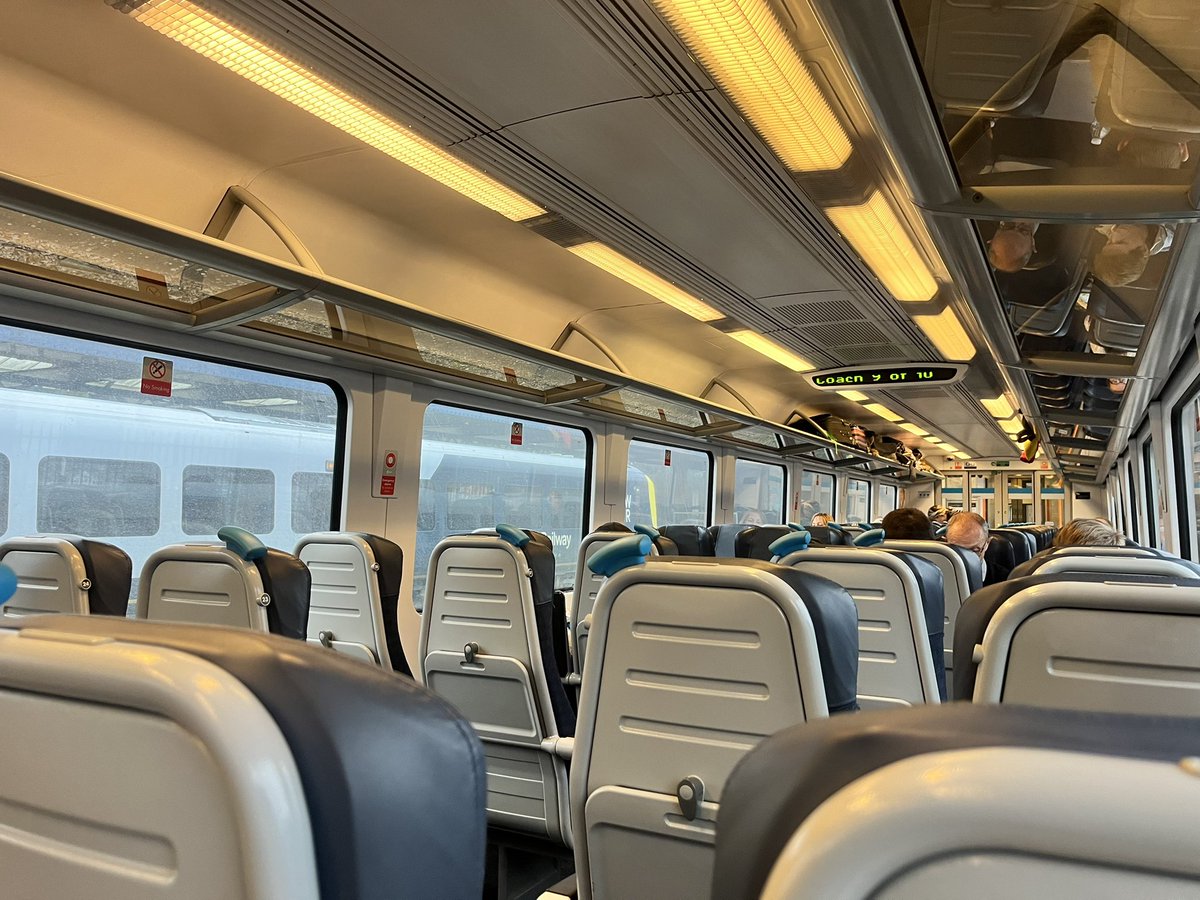 NickyFindley's tweet photo. Had been warned about possible rail delays today because of industrial action, but currently stuck on train at Bournemouth for over an hour already because of a “frozen point” at Brockenhurst…🙈 #southwestrains #railstrike @Bournemouthecho @DorsetSnow https://t.co/DPQQVVqp2V