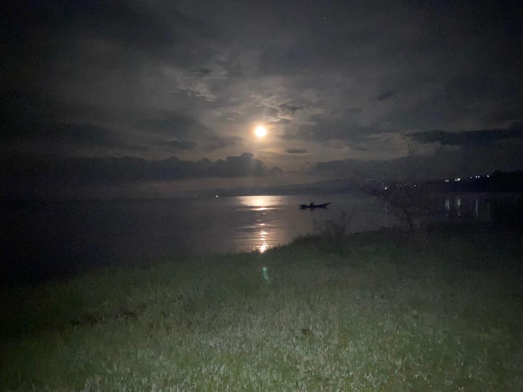 MaravillaResort's tweet photo. Extremely impressive moonlit nights at Maravilla Kivu Eco Resort!
#NatureMagic #MoonReflection https://t.co/TwAhbtRbGI