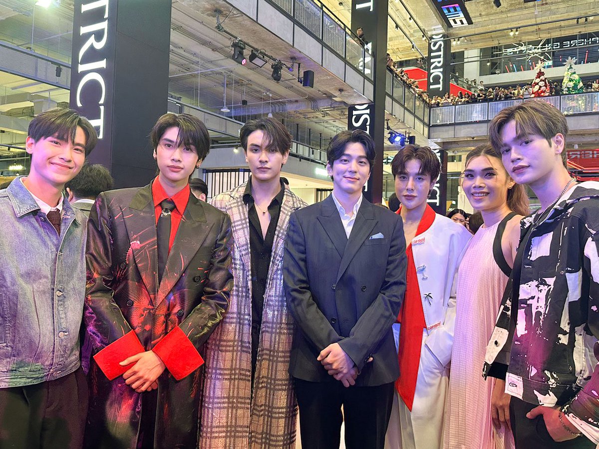 kimmingue_th's tweet photo. มินกยูกับศิลปิน GMMTV ในงาน #EMDISTRICTCALLINGTHEWORLD ที่ #EMSPHERE ที่จัดขึ้นเมื่อวานนี้ค่ะ🥂

#KimMinGue #คิมมินกยู #배우김민규 #김민규 https://t.co/uT1ppuDJ2u