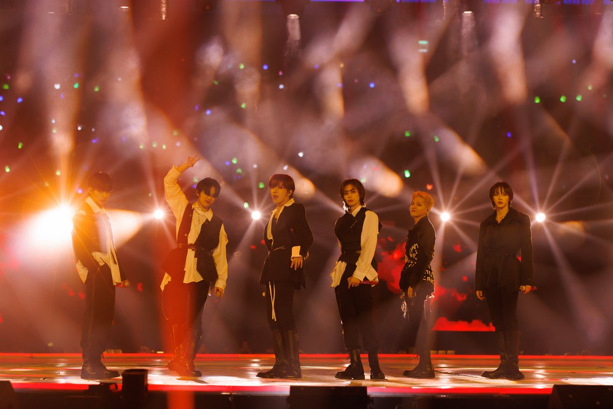 melon's tweet photo. #MMA2023 축하 공연 | #BOYNEXTDOOR @BOYNEXTDOOR_KOZ https://t.co/VONOZBcE4Y