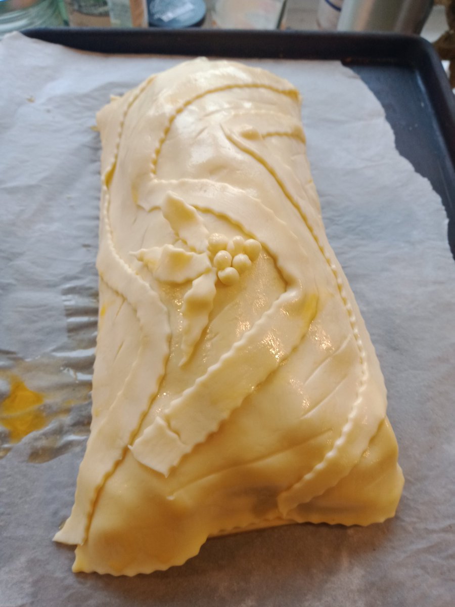 Allais, feuilleté de saumon aux poireaux du jardin. Vas bien manger à midi en JN38kn lol cc <a href="/f1ulq/">Jean-Luc (John) - F1ULQ-AK8DX</a>  <a href="/f5len/">F5LEN - Pascal 🇺🇦</a> #bonmiamsanscontest