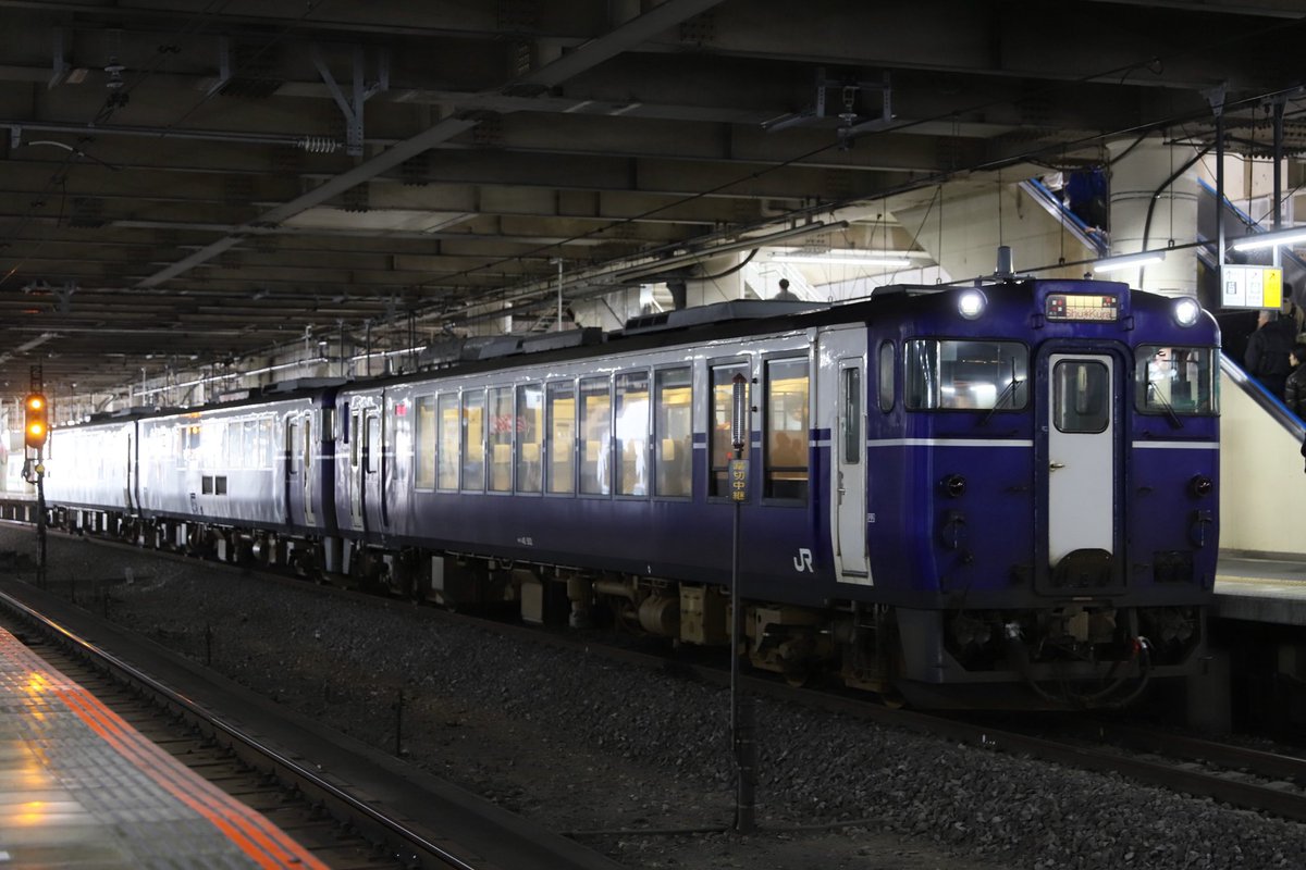 OPS_cityrabbit's tweet photo. 【彩都shukura運転】
12月1日・2日、越後湯沢〜熊谷で『彩都shu kura』が運転されました。1日は上り、2日は下りで営業され、車内では埼玉・群馬の地産品を使った料理や日本酒が振る舞われました。高崎支社組織横断プロジェクト「SILK QUEST」による企画立案であり、昨年も好評を博していたものです。 https://t.co/MziYnIVGYz