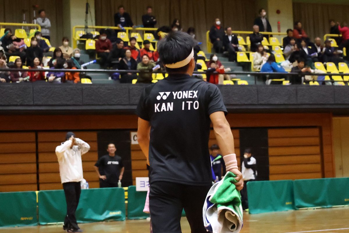 yy_softtennis's tweet photo. #STリーグ 2日目💥
男子5対戦目

ヨネックスvs NTT西日本ブルーグランツ

【シングルス】
#ヨネックス 
伊藤幹
④-2
#NTT西日本 #ブルーグランツ
上松俊貴

上松選手から大金星✨
勝負は３本目へ‼️

#ソフトテニス #TeamYONEX https://t.co/rvWuB8v8zy