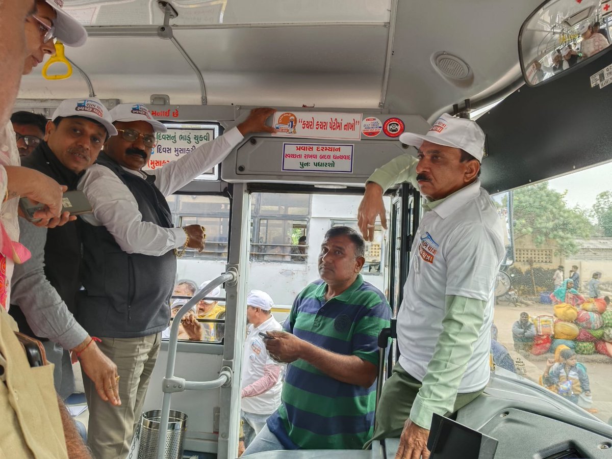 DMHARIJ's tweet photo. આજ રોજ હારીજ ડેપો ખાતે શુભ યાત્રા સ્વચ્છ યાત્રા અંતર્ગત મુસાફર માં જાગૃતતા લાવેલ જેમાં પાટણ જિલ્લા ના ઉપ પ્રમુખ શ્રી ગોવિદભાઈ માલધારી હાજર રહી જાગૃતતા બાબત નો સંદેશ મુસાફર જનતા ને આપેલ https://t.co/5DgFBEVX33