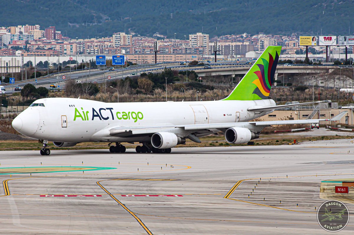 Taxiing at Barcelona this beautiful B744F of AirACT Cargo.

@Spottersbcn 
#aviation #spotting #Barcelona #B747 #AirACTCargo