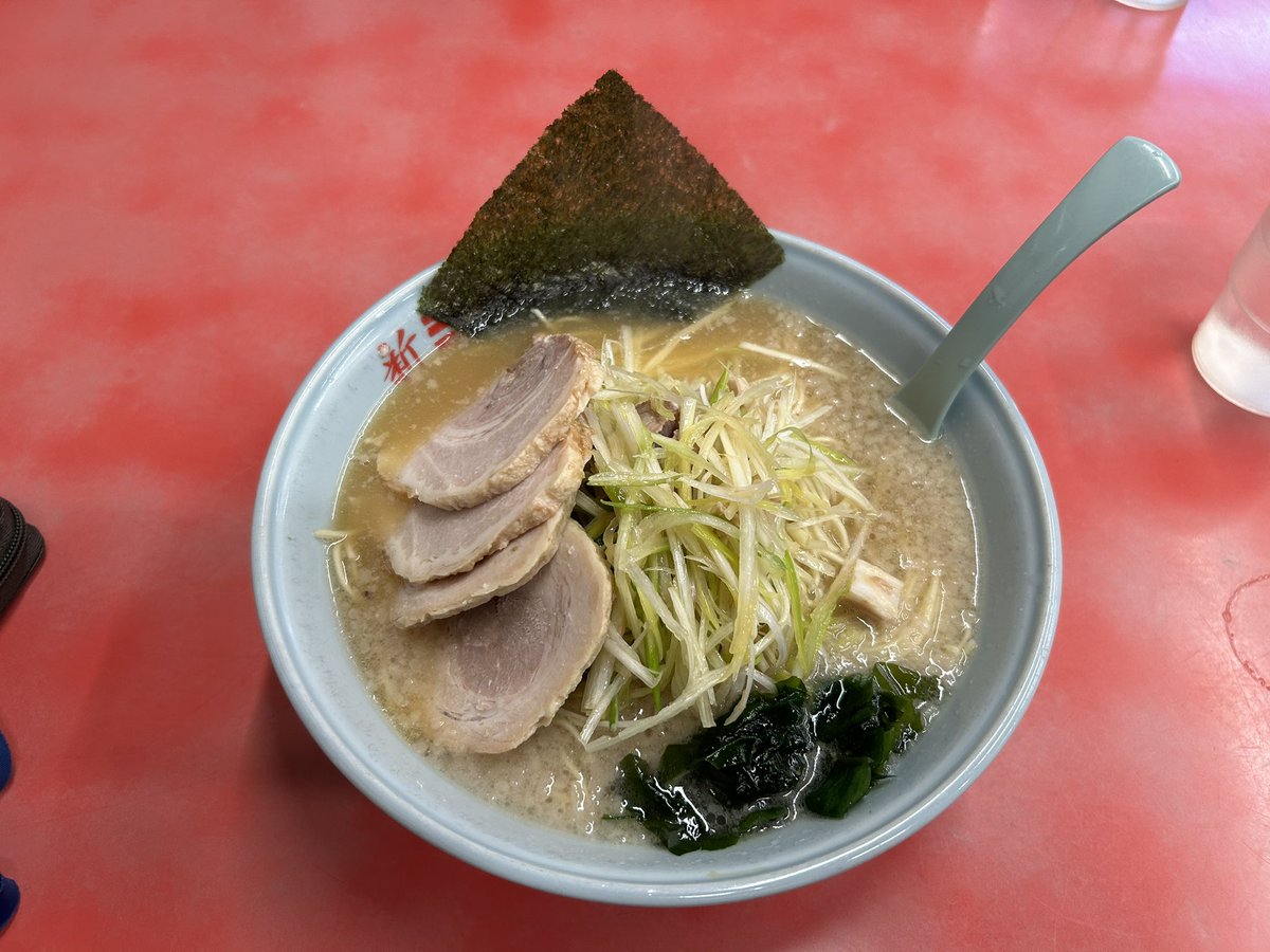 HmjstLuciferina's tweet photo. ＃メシテロ
＃ラーメン🍜

新ラーメンショップのネギチャーシュー麺大盛り。

本部。

美味い。

ケチのつけようもない。

メニューたくさん、価格安い、そんで懐かしいあの味。

魔王、２５年食ってなかったが、一気に��い出した。この味だよ。

近所にないから二の足踏んでいたが、行って良かった。 https://t.co/HweeOnYK8n