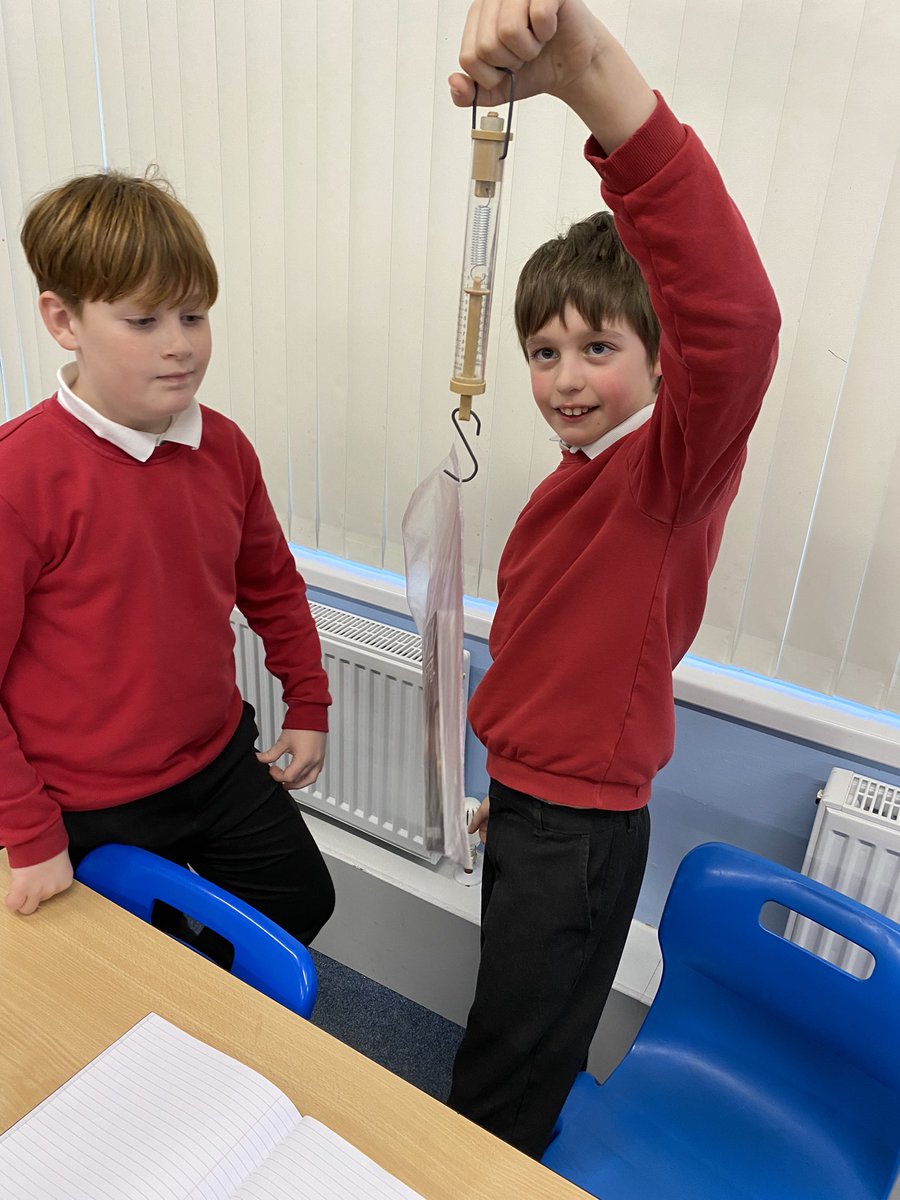 Mrs_E_Naylor's tweet photo. Class 11 investigating forces using a force meter. @RedscopeSchool https://t.co/eVhkZ6K9EY