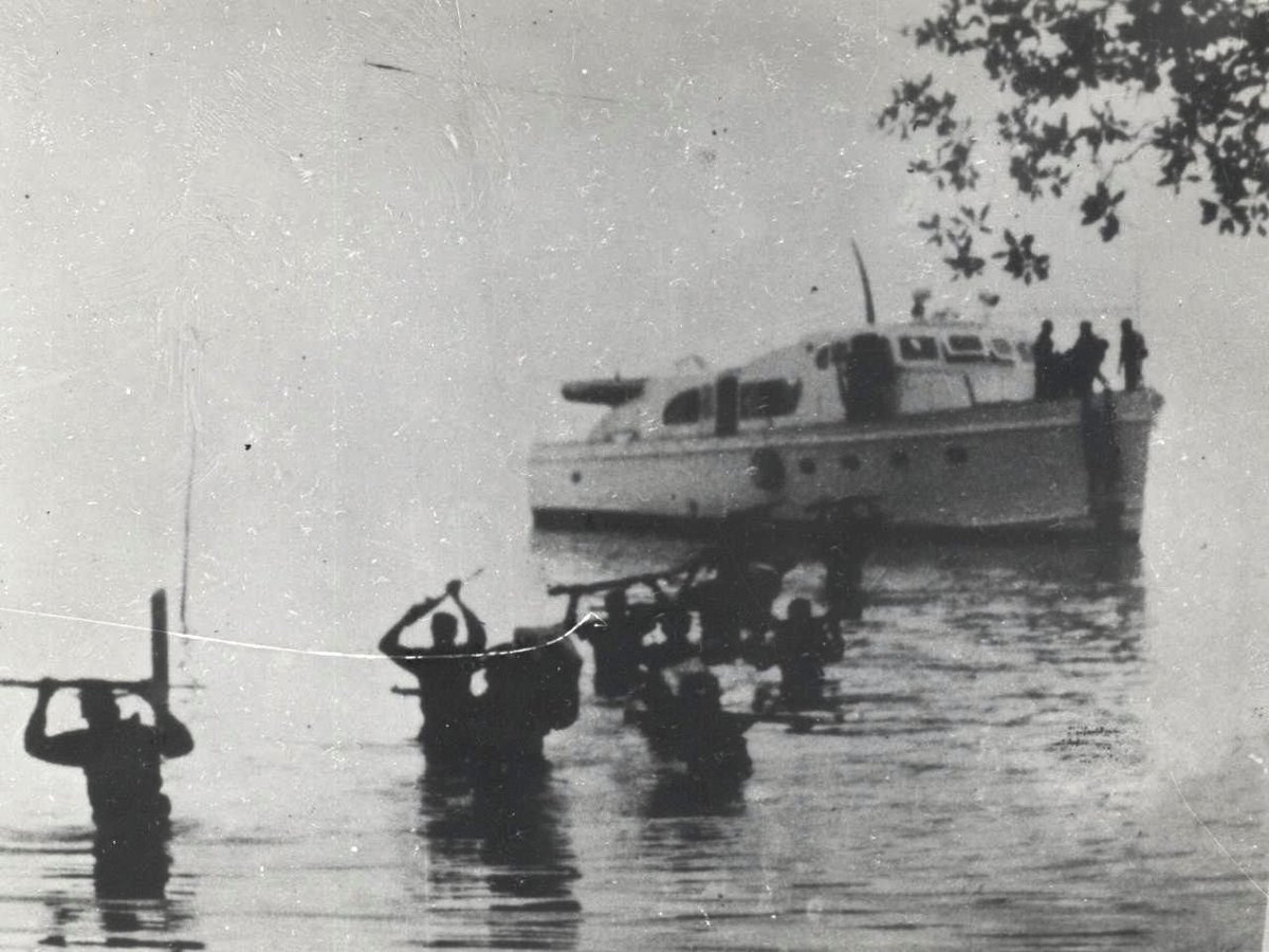 CPGBML's tweet photo. 67 years ago, on December 2, 1956, a small armed detachment of Cuban revolutionaries in the amount of 82 people under the command of Fidel Castro, arriving from Mexico on the yacht Granma, landed in the area of ​​​​the beaches of Las Coloradas in the Cuban province of Oriente and entered into battle with many times superior forces. his units of the regular army of the dictator Batista.

https://t.co/nAqcTaglFb

In the first battle with government forces, the revolutionaries were defeated, but 12 fighters led by Fidel Castro managed to break into the Sierra Maestra mountains, where they organized a rebel army, which during 1956-1958 extended its operations to other areas of Cuba.

This battle marked the beginning of the final stage of the struggle of the Cuban people against the dictatorship, which ended with the complete victory of the revolution on January 1, 1959, and December 2 became the birthday of the Cuban Revolutionary Armed Forces (FAR).