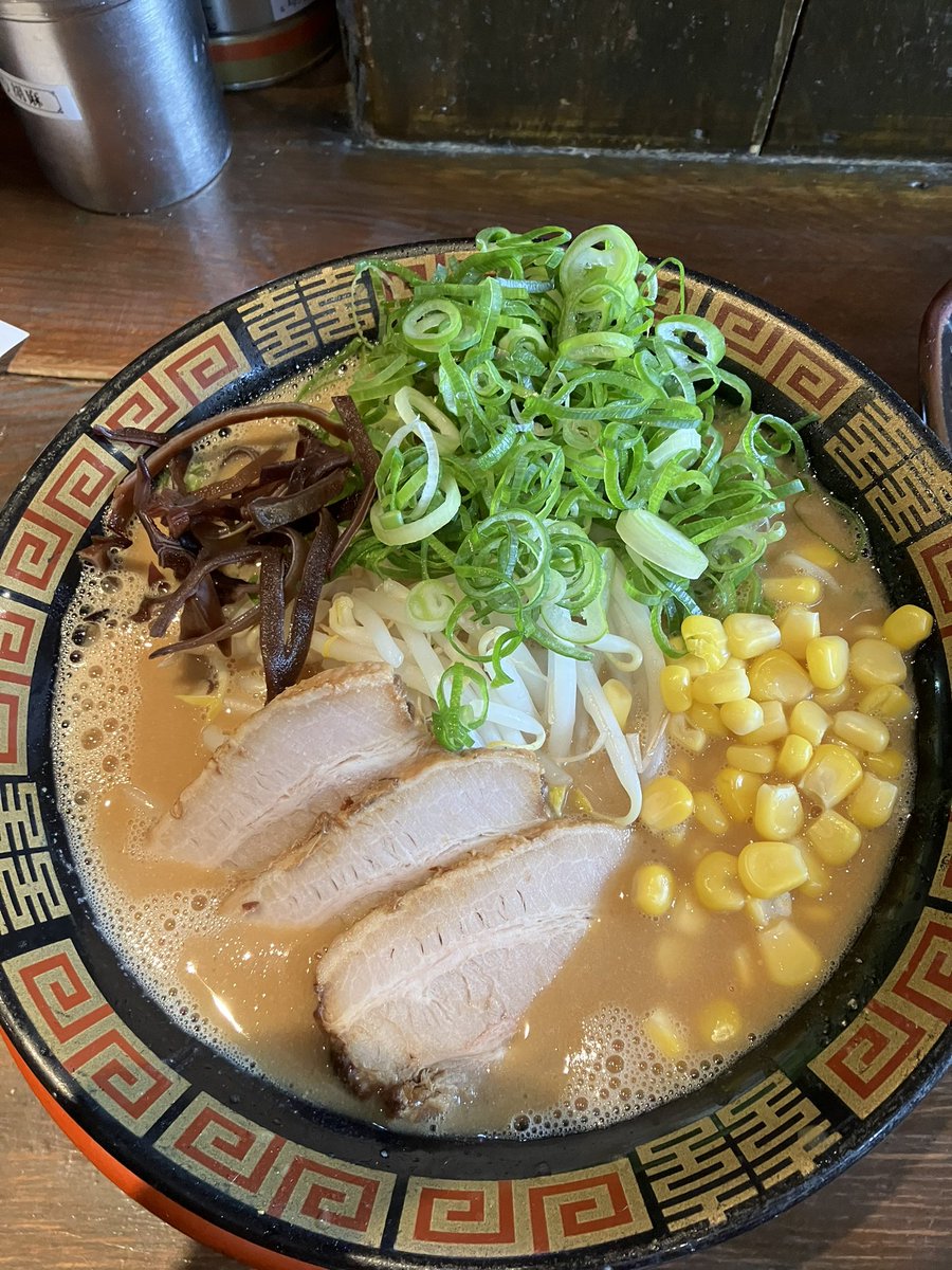 Naonku1's tweet photo. 長浜ラーメン和歌山本店様で濃厚味噌とんこつらーめんいただきました🍜いつもの豚骨に味噌のコクがプラスされて美味しかったです🍜私の好みを言えばもち太麺で一度味わってみたいです🍜#長浜ラーメン和歌山 https://t.co/zi115bCHmj
