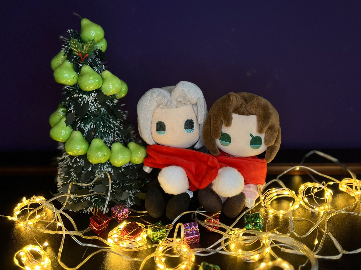 ChibiAeriSeph's tweet photo. #aeriseph romance is evergreen! they are each other’s best presents this year 🎄💝💝💝 https://t.co/KndmJBHV6R