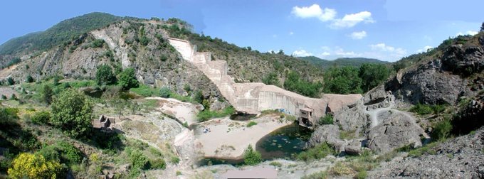 Geology_History's tweet photo. December 2, 1959, #Malpasset dam collapses destroys the French riviera town of #Frejus and kills 423 people. An overlooked tectonic fault beneath the dam was later found as the most likely cause of the disaster. 
https://t.co/AyOQ8L5rC2 https://t.co/EjjBlkJxgj