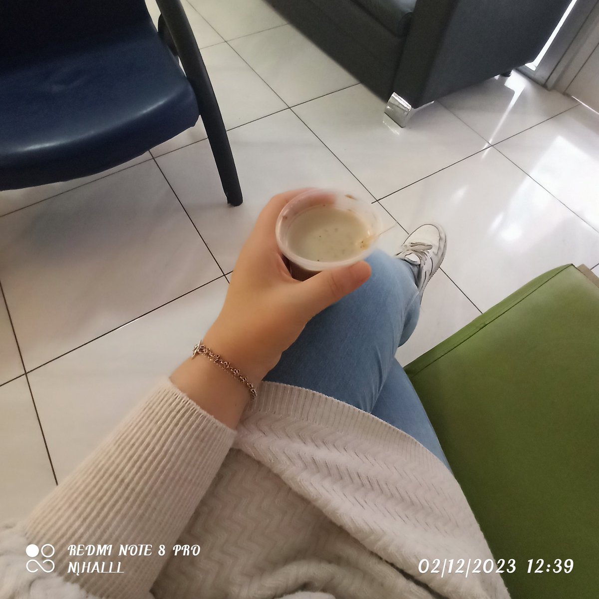 İnsanoğlu dünyadan topladıklarını 
değil,
Dağıttıklarını alıp gider...
Ne verirsen elinle o gider seninle...
Diyorum bende sizlere kahve veriyorum 😁👇🏻☕