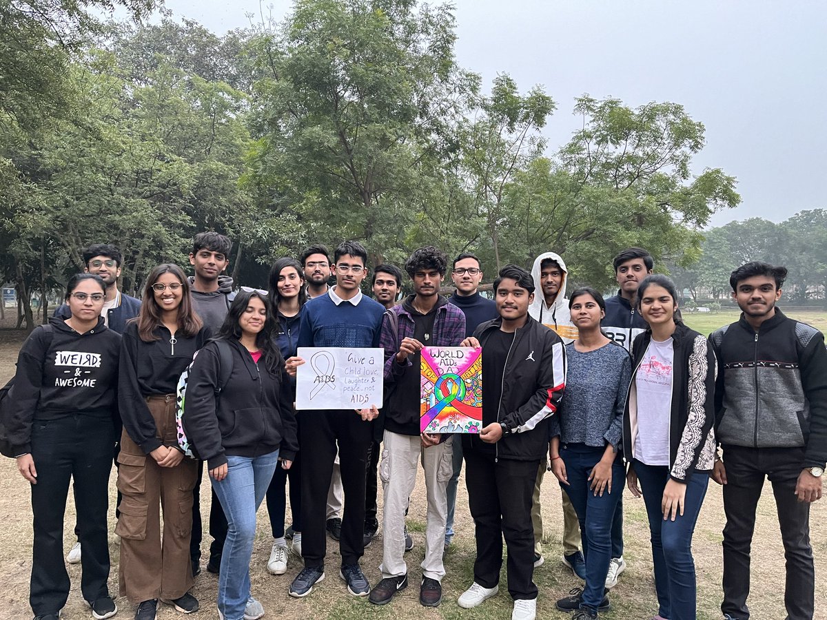 nssnsutcell's tweet image. Armed with posters and powerful slogans, volunteers of NSS NSUT Cell took a pledge to break the silence and shattering stereotypes on the #WorldAIDSDay. Let's spread knowledge, erase stigma, and foster a community of support! 💙🌈#LetCommunitiesLead #IndiaFightsHIV #WAD2023 #NSUT