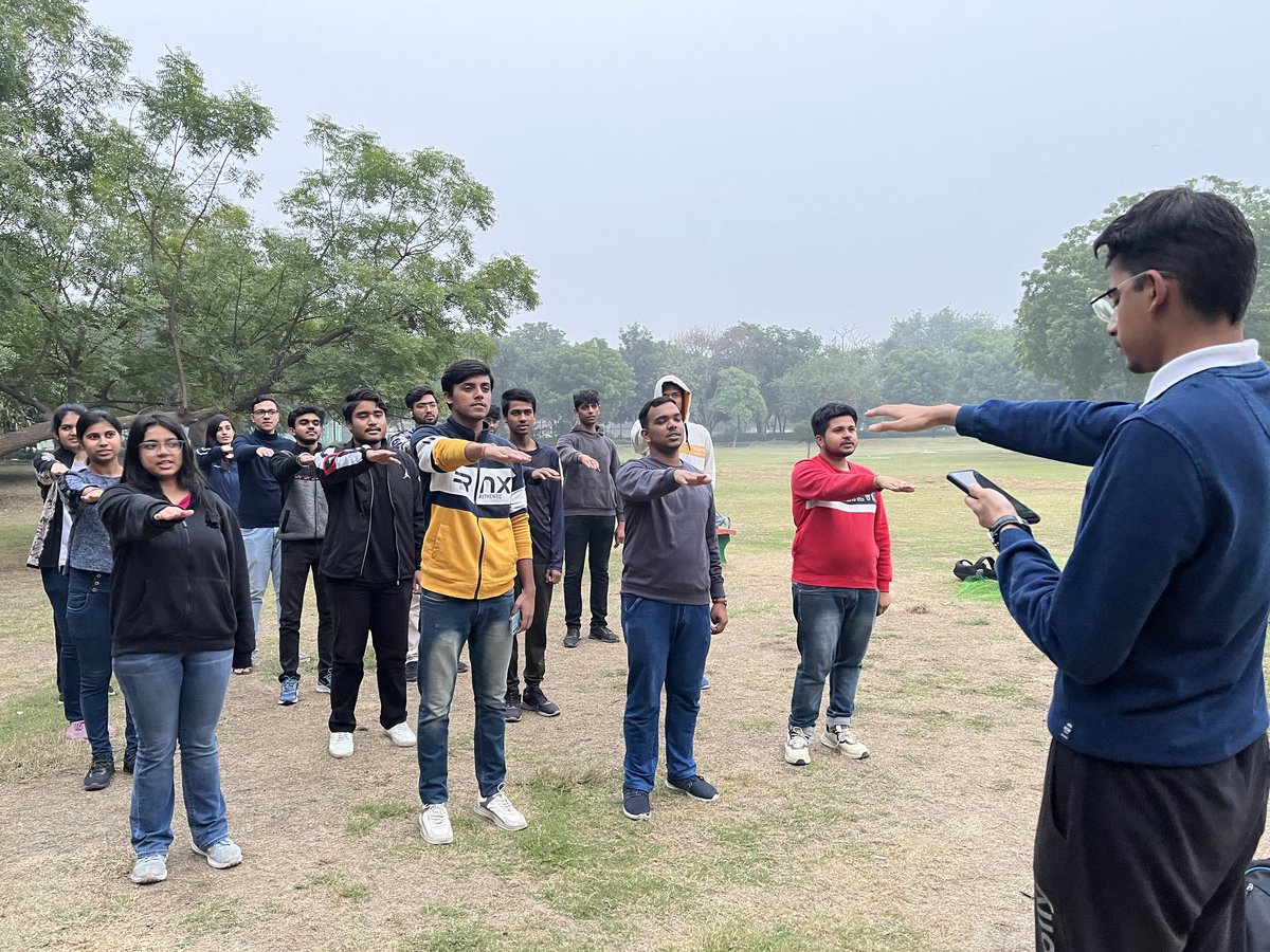 nssnsutcell's tweet image. Armed with posters and powerful slogans, volunteers of NSS NSUT Cell took a pledge to break the silence and shattering stereotypes on the #WorldAIDSDay. Let's spread knowledge, erase stigma, and foster a community of support! 💙🌈#LetCommunitiesLead #IndiaFightsHIV #WAD2023 #NSUT