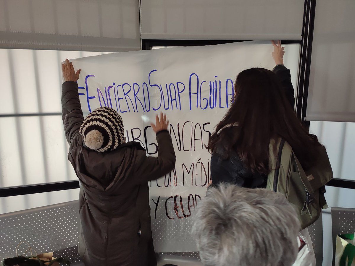 matsmadrid's tweet photo. Vecinas y vecinos del barrio de las Águilas se encierran en el PAC, por la falta de personal, exigen equipo completo Médica, Enfermera y Celador !YA! https://t.co/PObQkc7vil