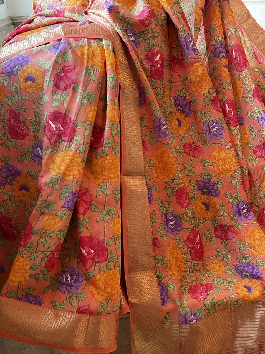 sohumsutras's tweet image. "Unleash the vibrant allure of orange digital prints adorned with the timeless beauty of rose motifs and delicate zari details. For more details, contact us on:
WhatsApp +919810530027. ( wa.me/message/IMETRH… )
OR
linktr.ee/sohum_sutras #SareeStory #DigitalPrintMagic
