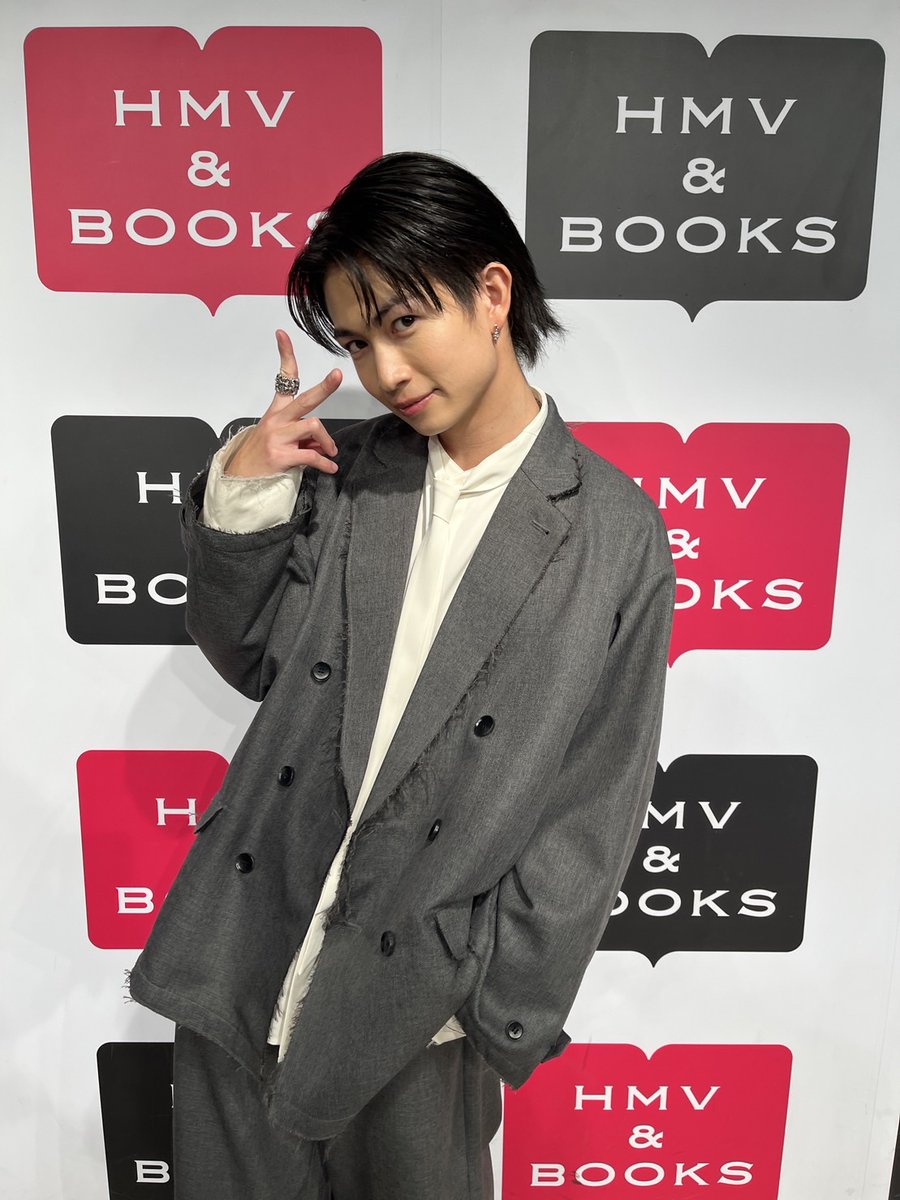 ONEPUB_JP's tweet photo. #27ルール 発売記念イベント@大阪、無事に終了しました🙌　
イベント後の #綱啓永 さんの1枚をお届けします✨

ご参加いただいた皆さんの笑顔にこちらもほっこり…😊　気をつけてお帰りくださいね！

明日は東京‼
お越しくださる方は顔写真付きの身分証明書をお忘れなく✋お待ちしております！ https://t.co/K0exKp2Nb6