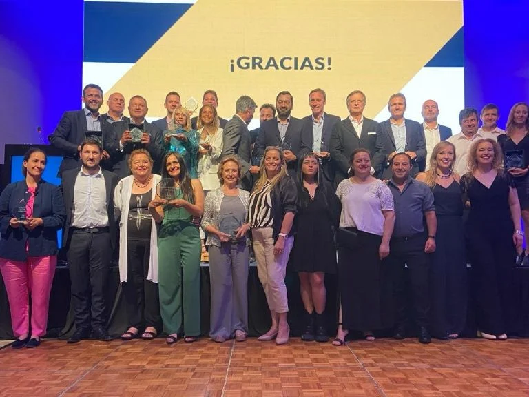 bormidayanzon's tweet photo. Premio a la Trayectoria para la Arq. Eliana Bórmida, reconocida por su trabajo en bodegas.
#AEM
#Mendoza 
@AEM_Mendoza 
@EBORMIDA 
Estas son las empresas y los empresarios del año
https://t.co/0xMoxEnbae https://t.co/K2QmF6Lhzt