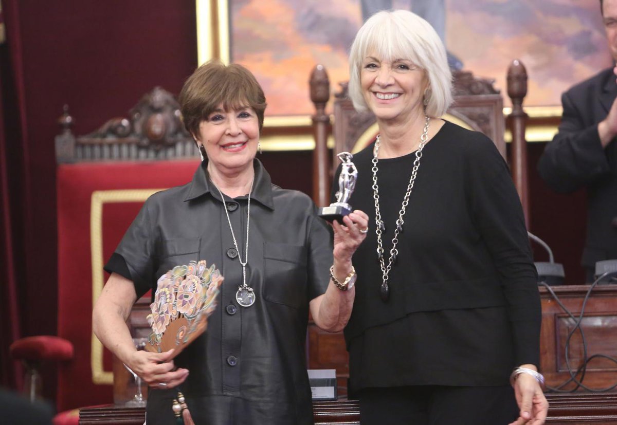 Una enorme pérdida para la Cultura. Gran actriz, gran persona y amiga con la que compartí mucho en estos últimos años. 
Premio Homenaje de nuestro FIT en 2013, celebró sobre las tablas del Falla su 80 cumpleaños.
La echaré mucho de menos. 
Un enorme abrazo a sus hijos y su nieto