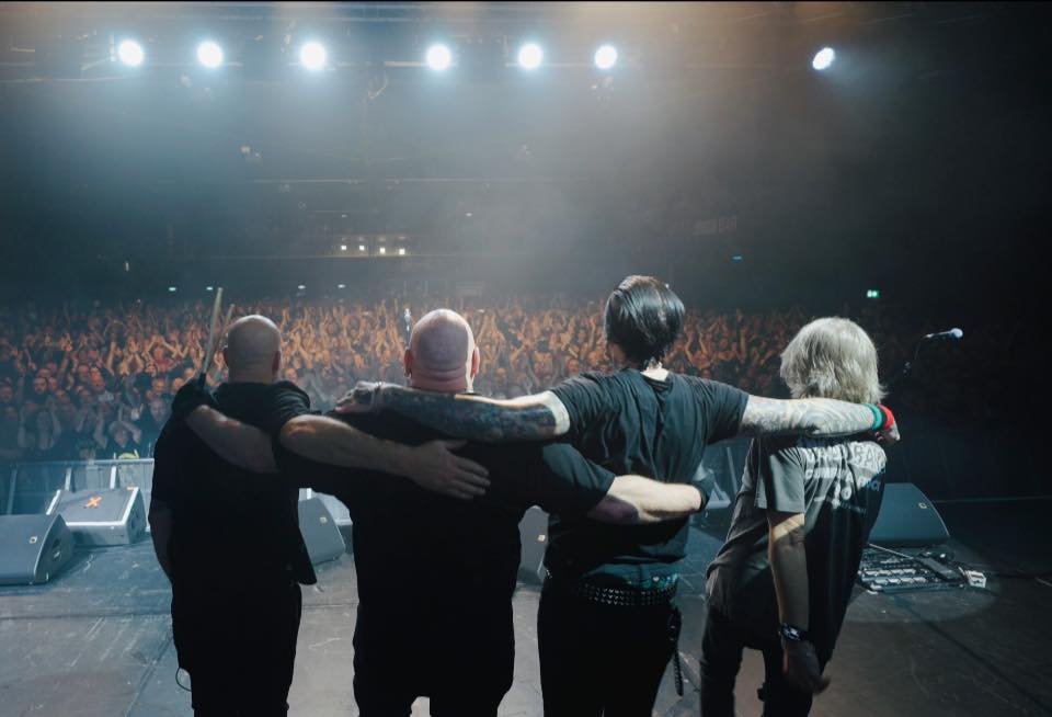 TheAlmightyband's tweet photo. Thank you Manchester, what a show!!   

Tonight…brace yourselves London O2 Forum:  
Doors 7pm Baalam and the Angel 
7:45pm The Almighty 9pm   
Let’s go!  
📷@officalduketv https://t.co/2afqUIjEKB