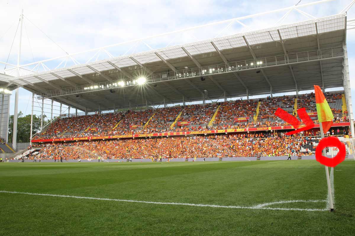 grimb7's tweet image. En pleine prépa pancarte pour notre @samba_brice !! On ne sait jamais 🙏 il est super FAN !! 👊🥰❤️💛 BRICE STP TU PEUX FAIRE UN HEUREUX À VIE T’IMAGINE MÊME PAS 🤝💪