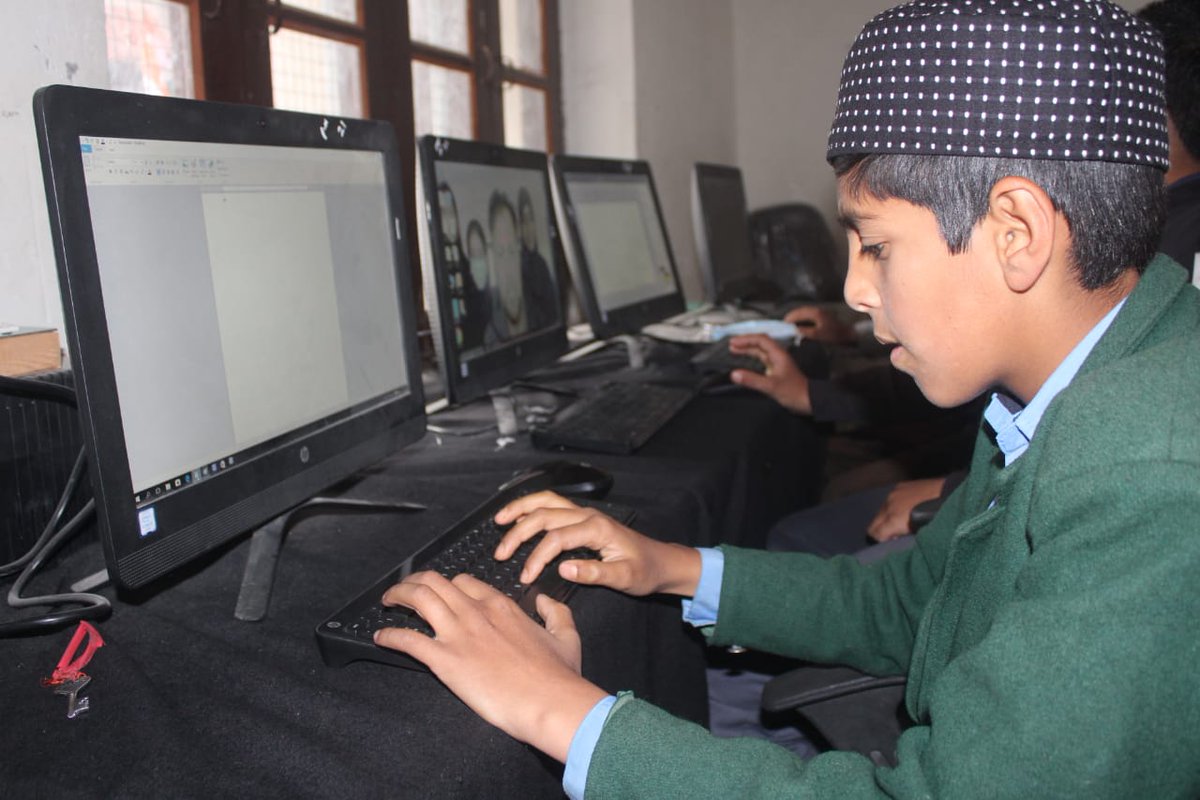 KaleleNar9545's tweet photo. #WorldComputerLiteracyDay
#DigitalLiteracy
#TechLiteracyWave
#KeyToTechWisdom https://t.co/ZT1cTLvtgq