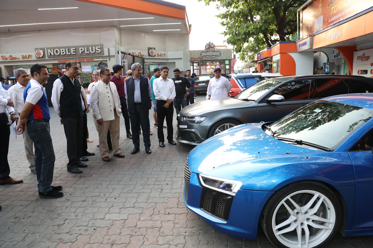 #XP100 known to enhance the performance of vehicles, gives smoother drives with reduced emissions of high-end cars and bikes, turned 3 and Retail Sales heads of IndianOil led the celebration by thanking esteemed customers for putting their trust in this cutting edge product.
