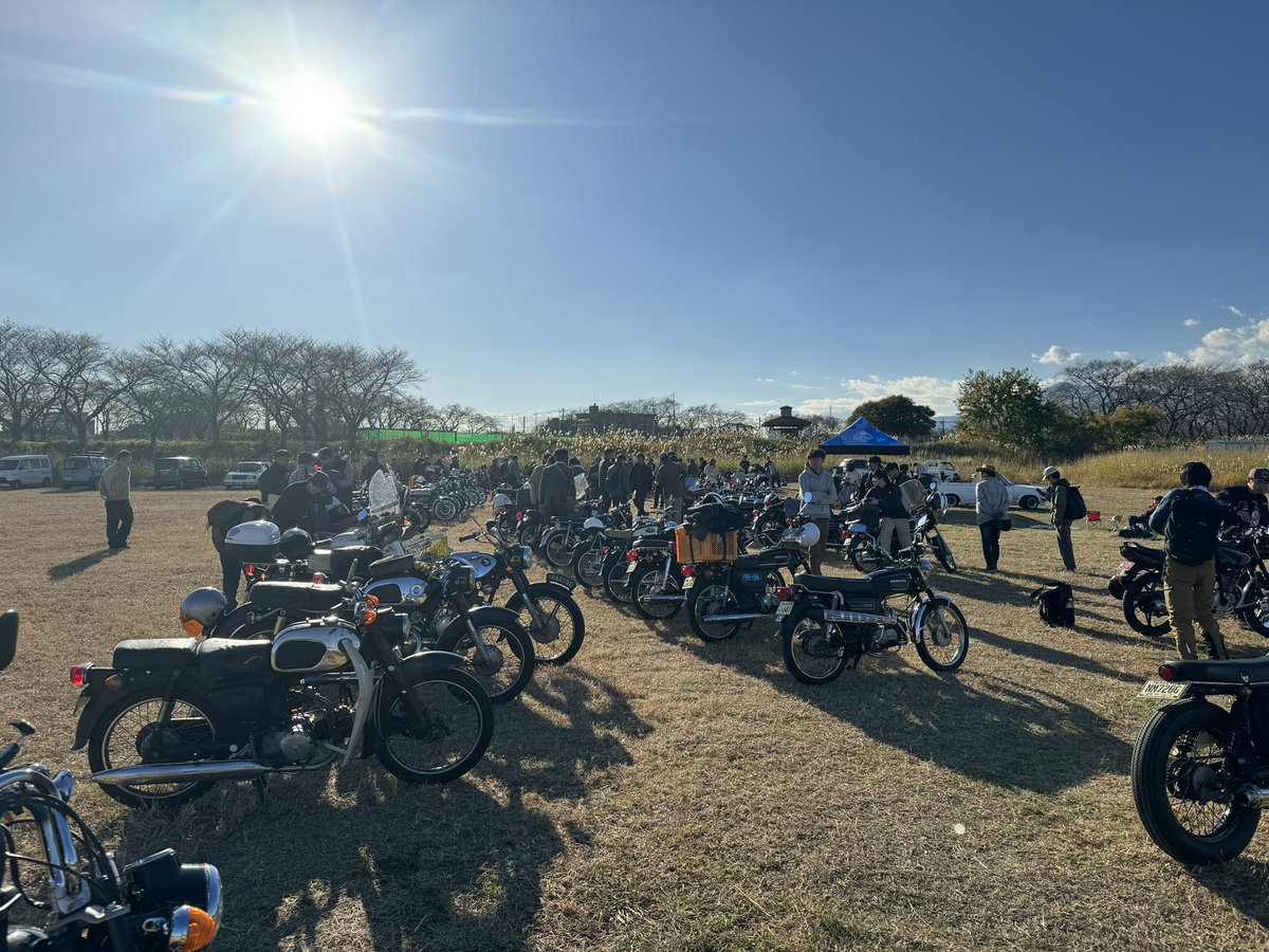 danna_dundee's tweet photo. ベンリーミーティング参加、原付下道往復180キロの旅はなかなかハード。でも得るものあって良かったし、楽しかった😆
しかし、寒かったー
#ベンリーミーティング #c201 https://t.co/e07iRYXlCA