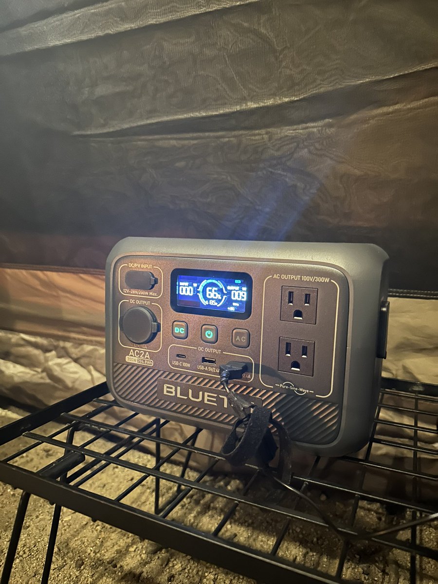 ayanoco_camp's tweet image. ハロウィン応援キャンペーンで頂いた #bluetti さんのポータブル電源を初使用♬
ベアボーンズのLEDランタンに電気注入٩( ᐛ )و テント内を明るくしてくれてありがとう♡

AC2Aはコンパクトだし持ち運びやすくて良い感じです😊

#AC2A
#bluetti
#ポータブル電源
#ブルーティ