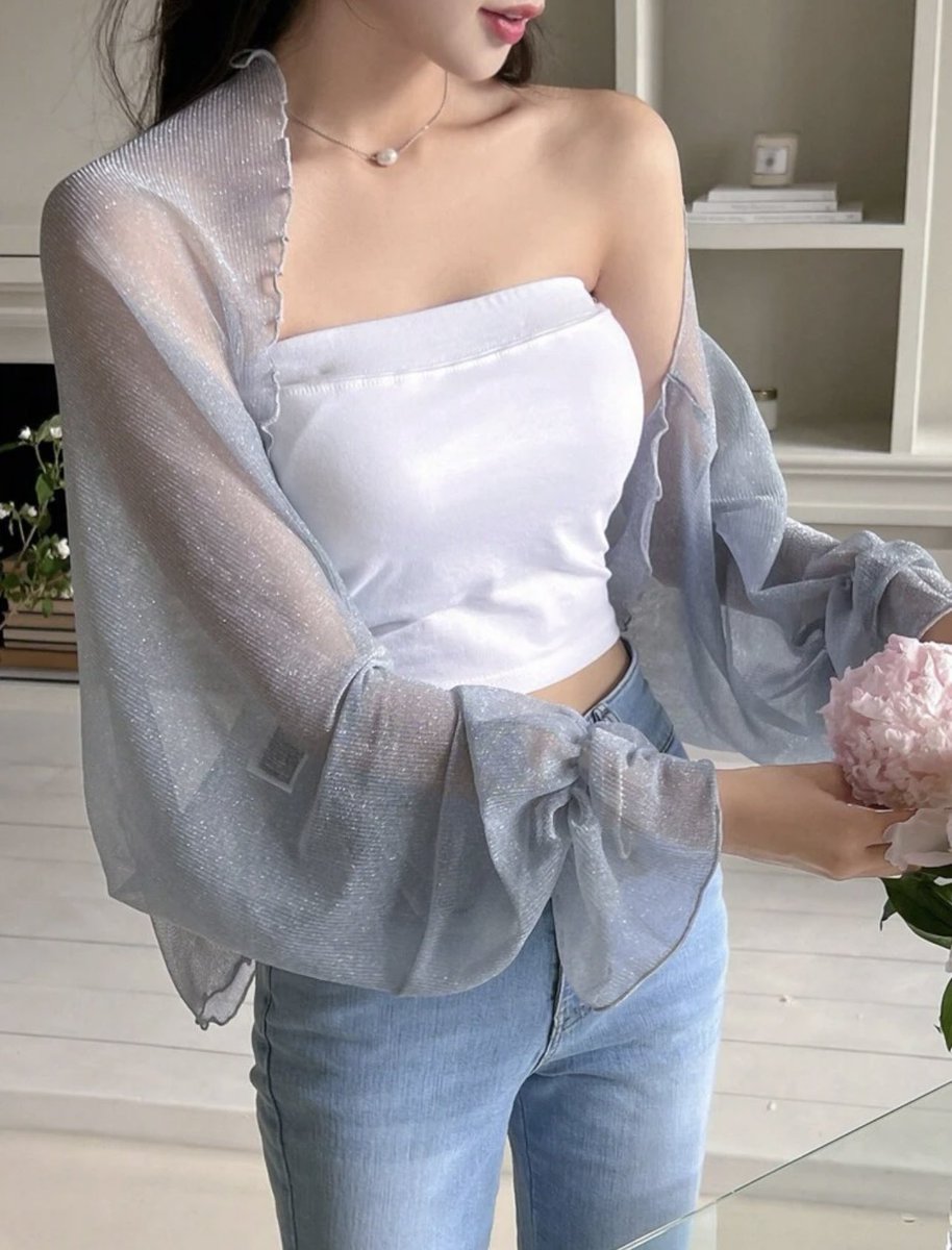 Áo khoác ngoài xuyên thấu dáng rộng, tay loe, có ánh nhũ blingbling ⭐️
shope.ee/7KWo3DhjNZ