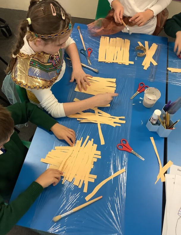 AcademyUpwell's tweet photo. Year 3 children @AcademyUpwell were transported to Ancient Egypt! They dressed up in their best Egyptian outfits in preparation for their day of learning all about the Ancient Egyptians. An excellent day! #TeamEMAT @EMAT_Edu https://t.co/ifjCE8rcRI