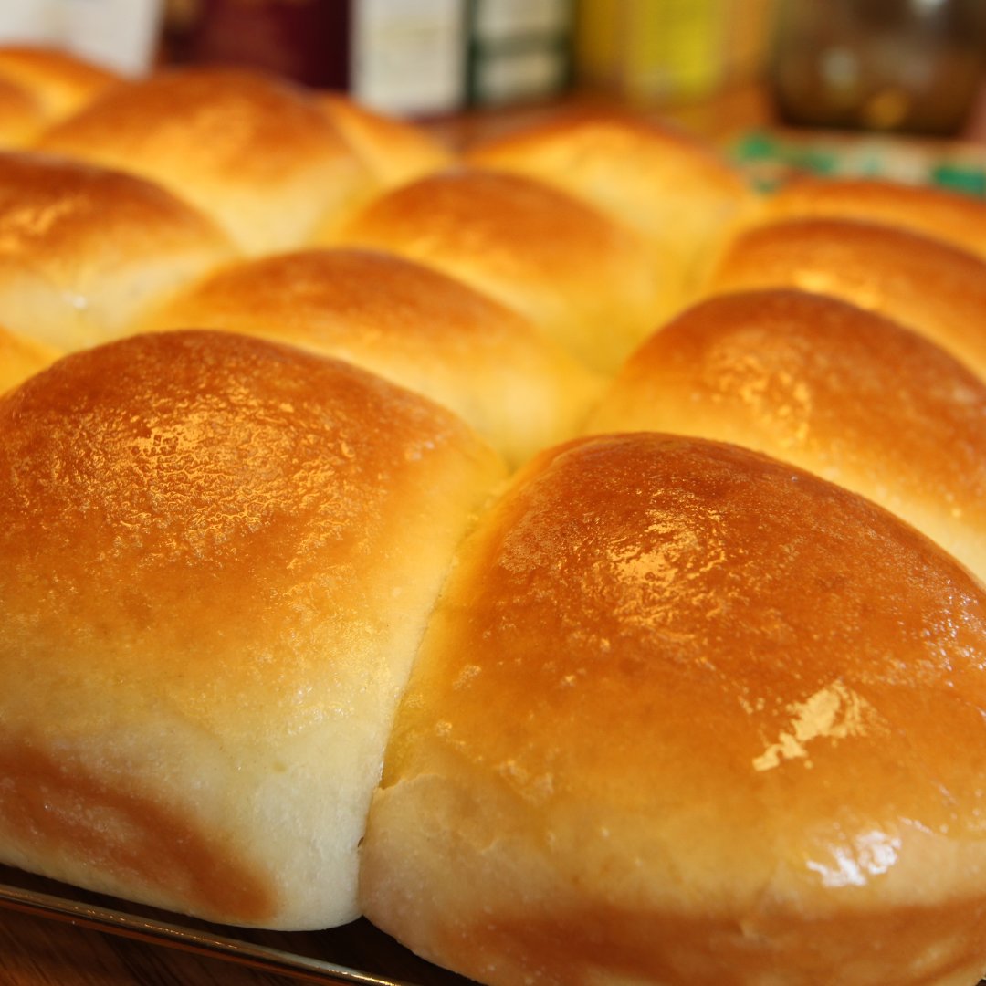 bestbakingtips's tweet photo. Savor the warmth of home-baked goodness with these Oatmeal Dinner Rolls! πβ¨ Elevate your dinner table with a touch of wholesome delight.
Recipe link: https://t.co/W7paoshjPt
#DinnerRolls #OatmealBread #HomemadeGoodness https://t.co/GVE6jvW24R