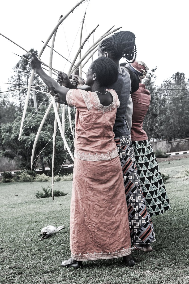 #Kumasha Challenge 🎈 with @KireheTourism ..local community were trained about traditional gaming!👌

@IntekoyUmuco @RoyalNyanza @RwandaisOpen @visitrwanda_now 
@MasozeraRobert 

#UmucoWacu
#CulturalExperience
#TraditionalGames
#RwandaCulture