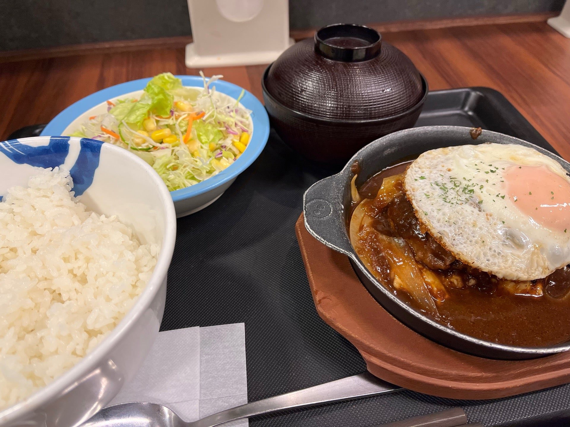 ビーフ100%ハンバーグ定食