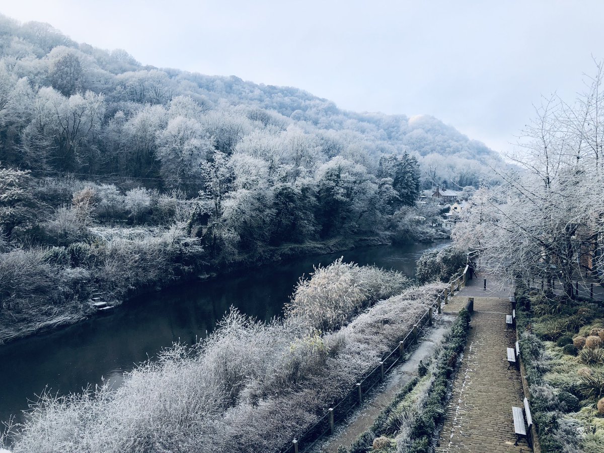 -5 here in Ironbridge ❄️ 
I’m here at Wild Iris Unique Boutique for all your Christmas shopping needs! 

#ukgiftam #smallbizsaturday #shropshire