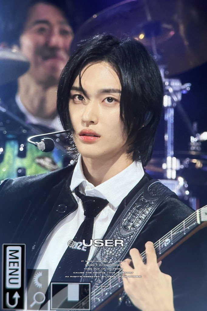 0302user's tweet image. 231202 기타치는 미남 풀매수 #RIIZE #원빈 #WONBIN