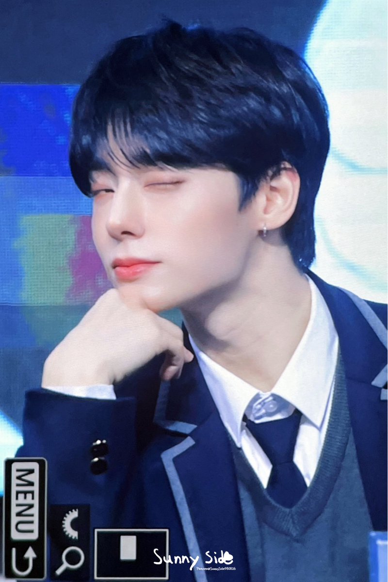 SunnySide980826's tweet photo. 231202

피카츄 선배님 너뮤 귀여워셔💛🖤

#ONEUS #원어스 #여환웅 #환웅  #ファヌン #HWANWOONG https://t.co/1rJMlfFCkX