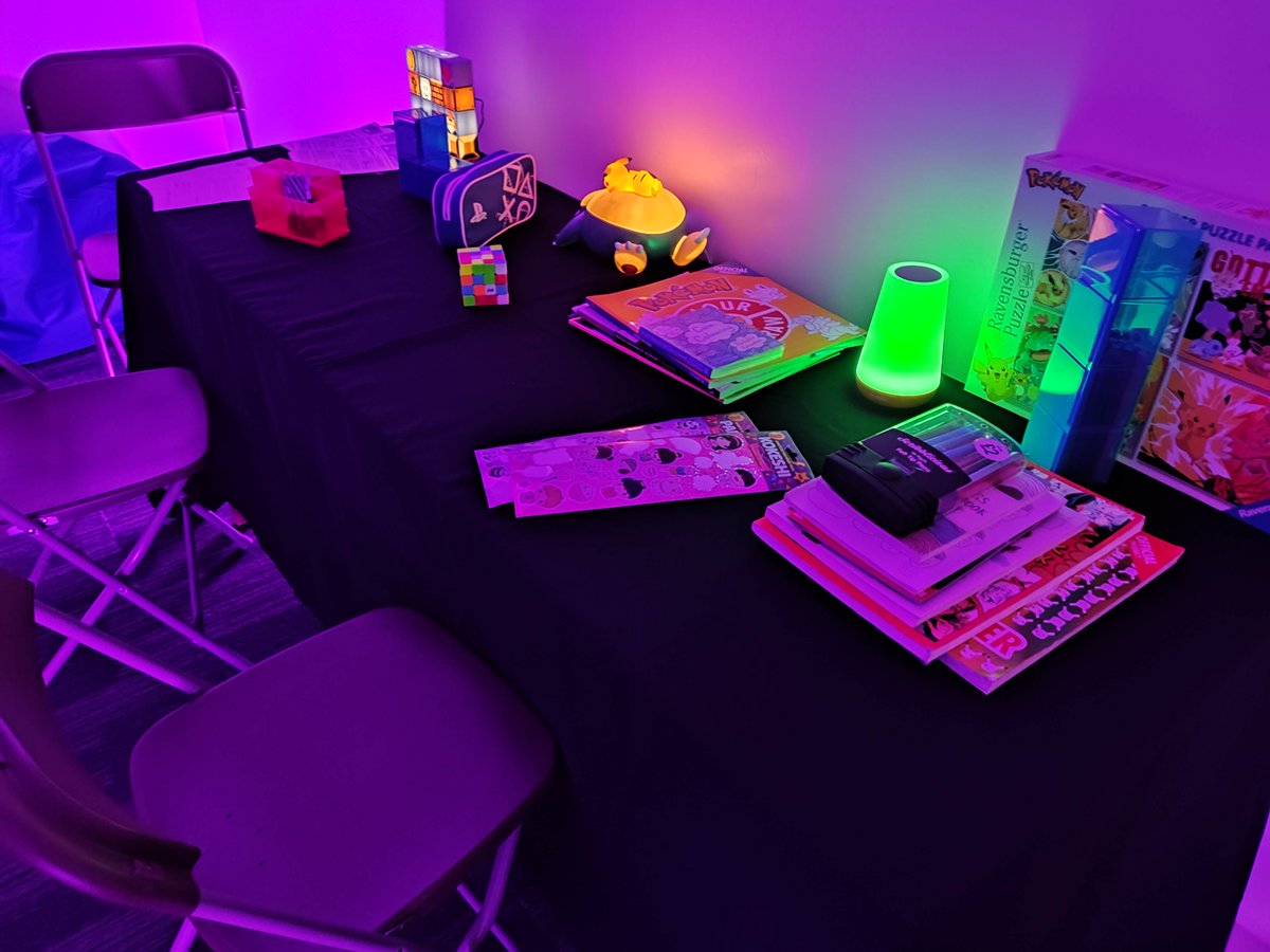 gamingthemind's tweet image. We're still at @MCMComicCon with the Reset Room! If you need to take a break for any reason, come by. It's quieter in here! We also have mental health information and lo-fi activities. It's run by today's awesome crew right here! 🧠🎮

Find us opposite the Pop Asia stage!