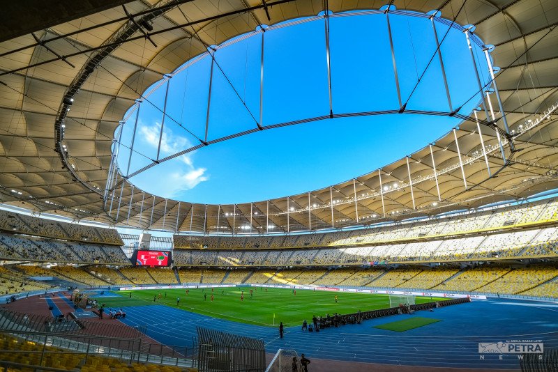 gyuscaffe's tweet photo. Justice for Malaysian Carats 😭😭 Calling @pledis_17 to check out Southeast Asia's largest stadium 🏟️ It is the fourth largest stadium in Asia and can fit more than 80,000+ people. Hope that PLEDIS can add more destinations to Seventeen's Follow to Asia tour. #PLEDIS  #Carats https://t.co/1ot54C0YeL
