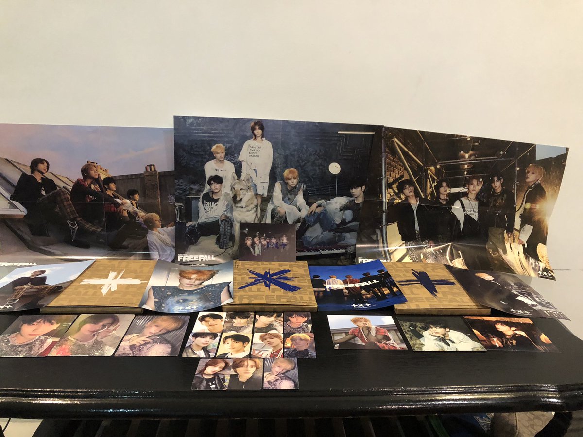 txtlayp's tweet photo. My weverse set album “The Name Chapter: FREEFALL” has arrived. I’m so happy now🥰 @TXT_members 

 thanks to @SNBPH_ no issues on my order🫶🏻 #Salamuch_SNBPH https://t.co/EDsAfzqGXR