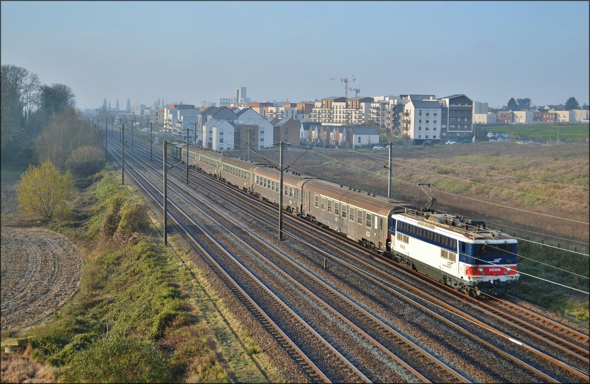 intercites_t's tweet photo. Glagla à Louvres ce matin pour voir passer la bb17016! https://t.co/TZVY8AUk9p