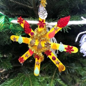Tomorrow! Sunday 3 December we have a free drop in workshop, 11-3pm making home made Xmas decorations from materials provided! Next weekend Sat 9th show off your decorations at our winter fair khwgarden.org.uk/event/festive-…