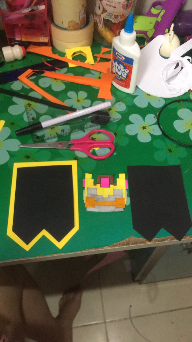 nhi_8a3's tweet image. This is Boxell's flag, I made it the size to fit Boxell's mouth so it looks a little different than in Roblox, the #Boxell face symbol on the flag I drew and colored,... The flag isn't finished yet, maybe I will make a little details to make it more suitable #Mechamato