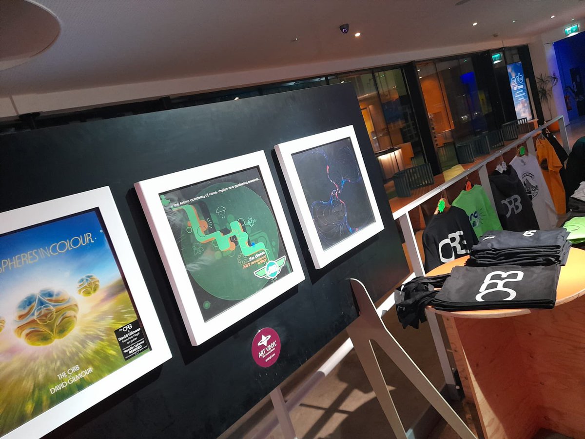 Art_Vinyl's tweet photo. Helping out last night with the merch stand for @Orbinfo Promoting their latest album with the Floyd's David Gilmore' #artvinyl @Orbinfo #davidgilmour #metallicspheresincolour #recordcoverart #recordframe #flipframe #playanddisplay https://t.co/ReUu1i0hEi