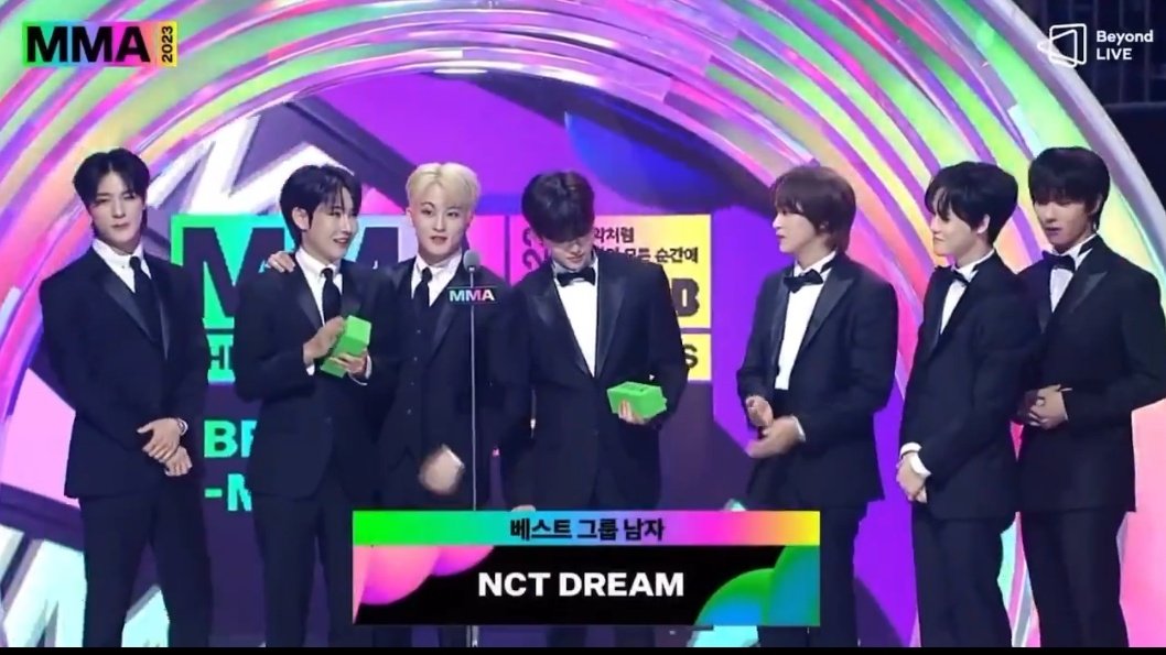 NCTDREAMCENTER's tweet photo. 231202 🏆 NCT DREAM won Best Male Group award at 2023 Melon Music Awards (MMA) 🎉

#MMA2023withNCTDREAM 
#NCTDREAM @NCTsmtown_DREAM https://t.co/d2ow3sLsAx
