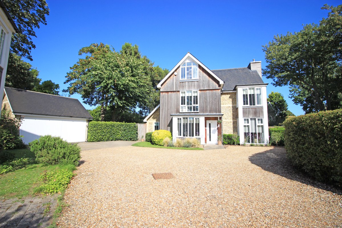 RegalEstatesCT's tweet image. Stunning Five Bedroom Family Home
Two Ensuite - Three Receptions
Double Garage - Extensive Gardens
Broadstairs - £925,000

Call 01304 611227 to view

Click link for photos, floorplan and location
regalestates.web.lifesycle.co.uk/properties/287…

#houseforsale #broadstairs #fivebedroom #regalestates