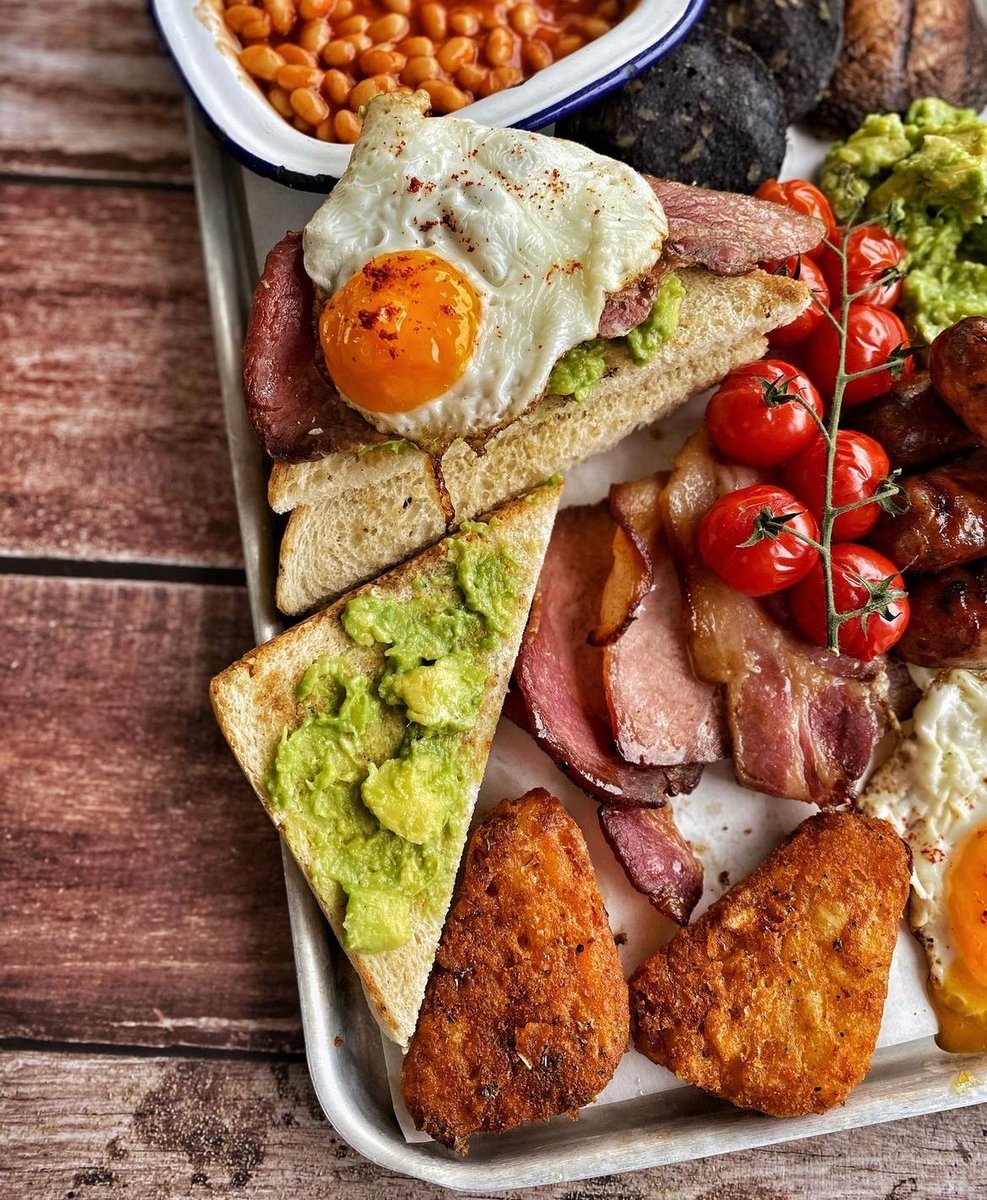 Apparently today is #NationalEnglishBreakfastDay - you don't need to tell us twice! 🥓 So here's a moment of appreciate for @pigstyuk's epic Breakfast Pig Board because well...just look at it!!
